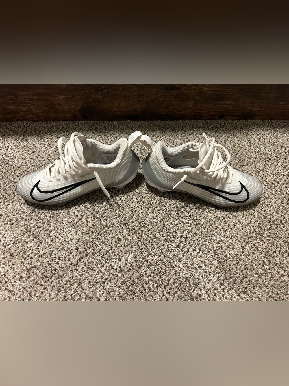 Nike | Soccer Cleats | Youth Size 4 - Picture 3 of 6